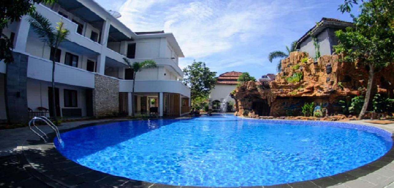 Long Beach Hotel Pangandaran Eksteriør billede